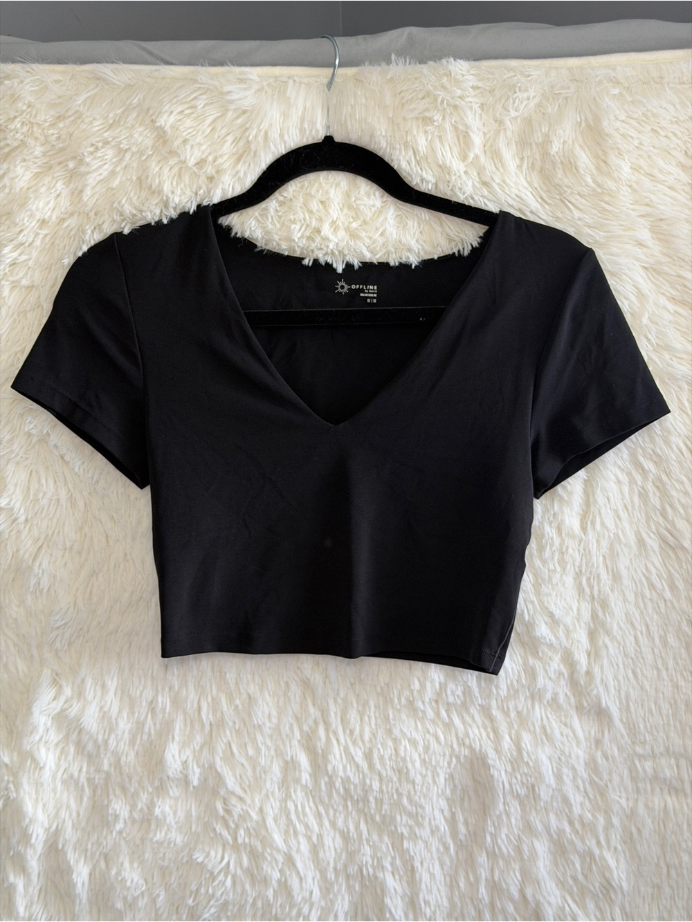 Offline by Aerie Womens Real Me Cropped V-neck T-Shirt M Black Stretch Preppy